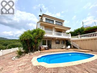 Maison à Caldes de Montbui. Fantástica casa con piscina y jardín rodeada de natura y tranqui