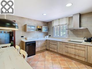 House in Caldes de Montbui. Espectacular refugio de paz con piscina y vistas panorámicas en