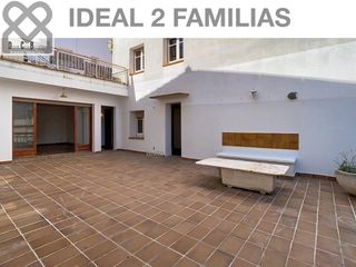 Casa  Passeig dels arbres. Ideal 2 familias gran con grandes posibilidades en el centro de