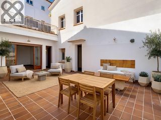 Casa  Passeig dels arbres. Ideal 2 familias gran con grandes posibilidades en el centro de