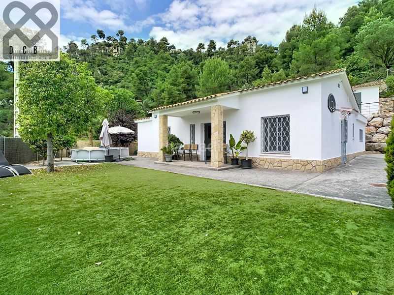 Foto f639d992-887e-4a7e-b3bc-fdc8a8a94f92. Casa amb calefacció aparcament a Corbera de Llobregat
