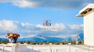Àtic  Carrer teulader. Ventaaticoático moderno con fantásticas vistas a las montañas y