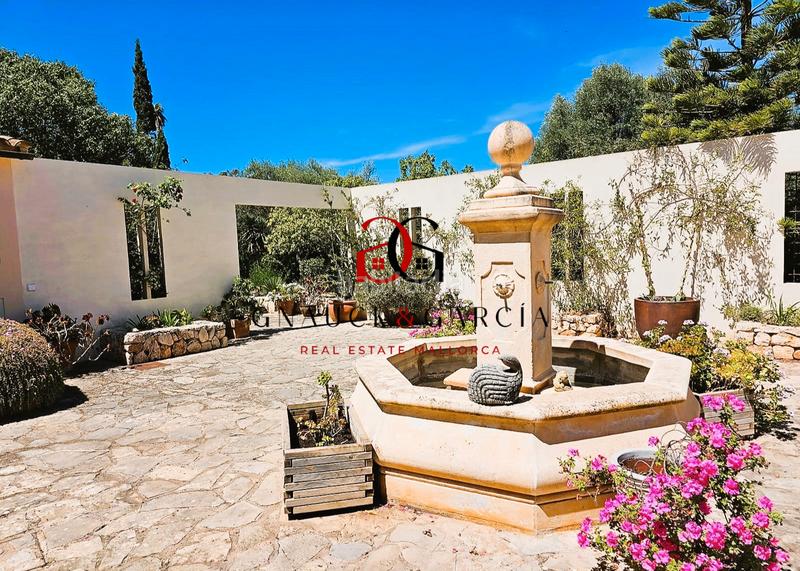 Foto a9247330-a41f-4e16-b64d-f41031111b23. Chalet finca con gran piscina, cerca en venta en Santanyí