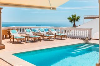 Xalet  Carrer sant eduard. Exclusiva villa de estilo mediterráneo con espectaculares vistas
