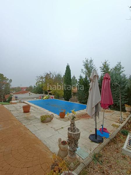 Foto d08ca883-d3e6-4fed-a3b3-5fb2b33eff48. Casa  con parcela, piscina y negocio funcionando en Estremera