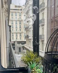 Affitto Appartamento in Caballero de gracia 6. Espectacular piso exterior con balcón en gran vía!