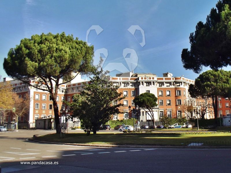 Foto b062d894-6b3a-4713-bee2-ee6a05e5e783. Flat with heating in Lista Madrid