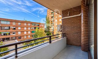 Etagenwohnung  Ramon perez de ayala. Piso exterior para reformar con 130 m junto al cerro del tío pío