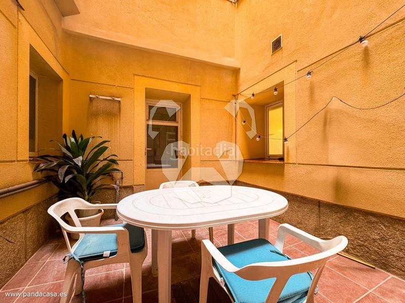 Foto 3201b371-ef06-4582-b173-33bb63428d12. Alquiler piso en madrazo 24 piso amueblado con patio privado en el centro en Madrid