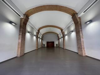 Lloguer Local Comercial a Valldaura-Carretera de Cardona. Magnífico local diáfano y reformado