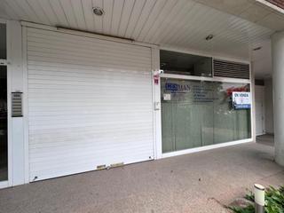 Local Comercial  Carrer doctor trueta. Local comercial cerca de las bases de manresa ideal para emprend