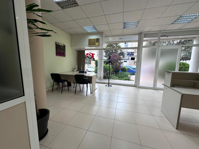 Foto e89c4248-4966-4fe8-841e-c23ff12ffeea. Locale commerciale in bases de Manresa - carretera de santpedor Manresa