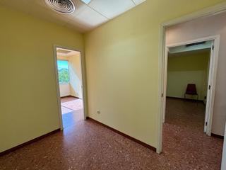 Oficina a Centre - Passeig i Rodalies. Empieza tu negocio en el centro de manresa