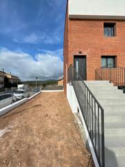 Casa adossada a Carrer carrer ángel guimerá 55. Promoción de obra nueva en sant salvador de guardiola.