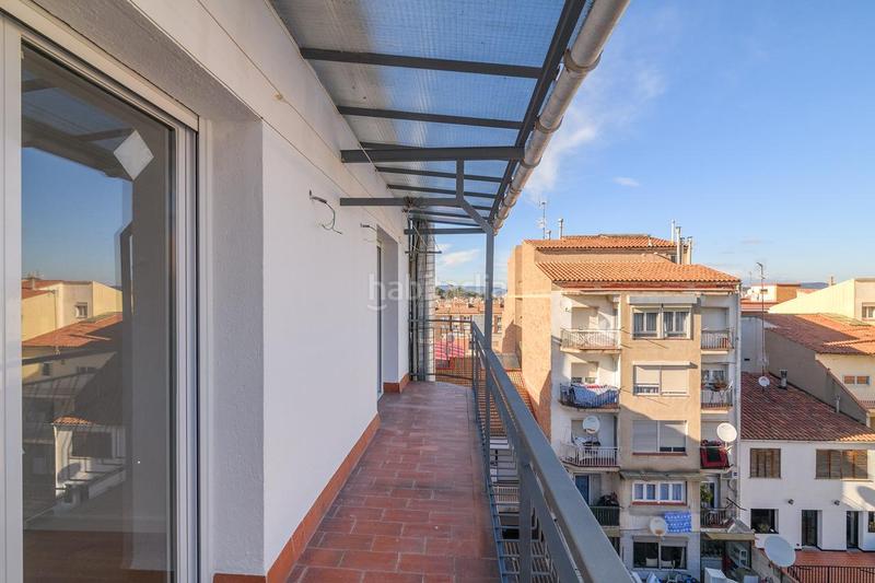 Foto 08a7980a-0a7d-4e06-801b-1b6f84f9dc01. Ático vivienda reformada con terraza panorámica en venta en Manresa