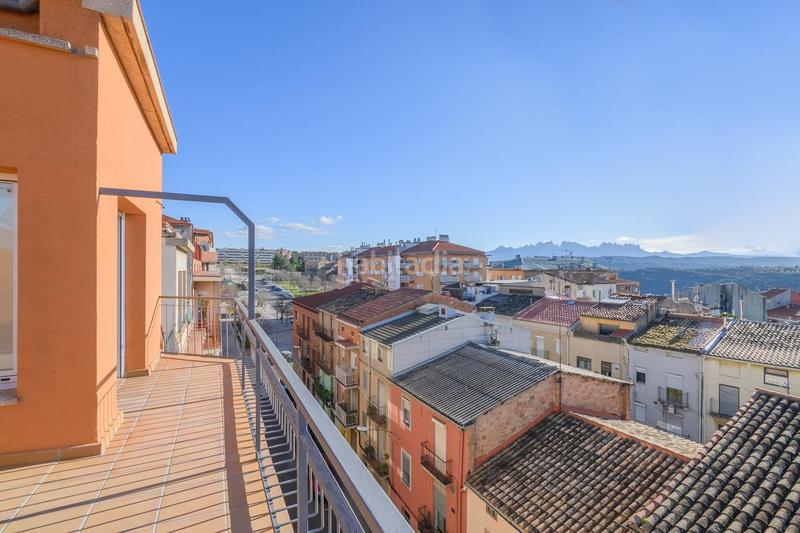 Foto 0f5d2691-713a-4e01-81db-c5328eea9890. Ático vivienda reformada con terraza panorámica en venta en Manresa
