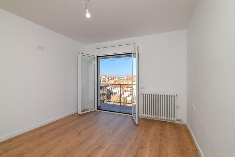 Foto 257eb215-404f-4d33-9467-07b7b7dfb8b9. Ático vivienda reformada con terraza panorámica en venta en Manresa