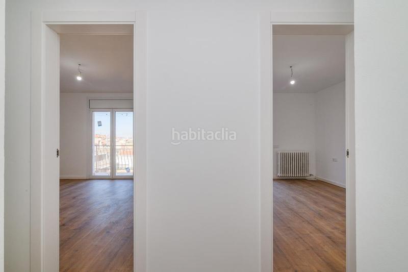 Foto 39fd042a-8a24-4340-a20a-cbb236df0020. Ático vivienda reformada con terraza panorámica en venta en Manresa