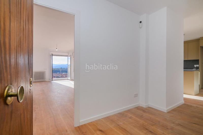 Foto 442c4b9d-4fab-4630-93fe-e63016ef4708. Ático vivienda reformada con terraza panorámica en venta en Manresa