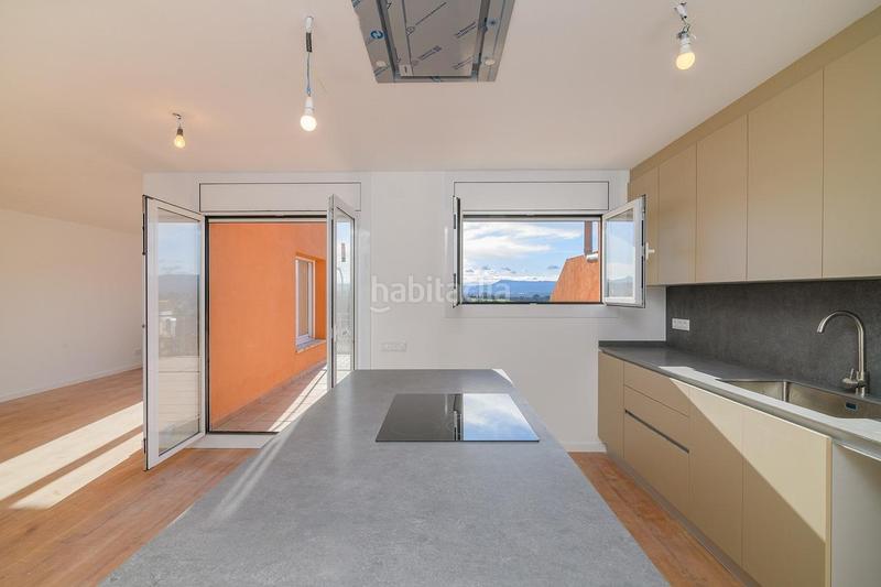 Foto 462645f9-0731-4afb-a28a-e13151d00119. Ático vivienda reformada con terraza panorámica en venta en Manresa