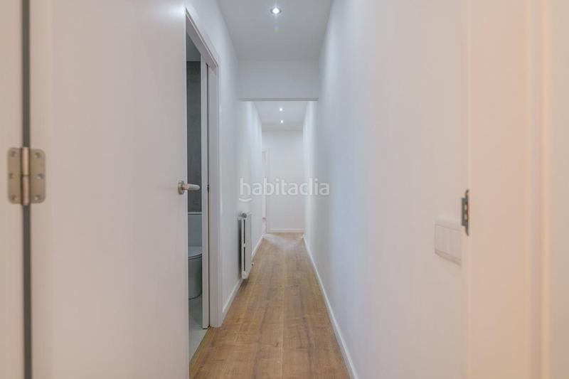 Foto 4f213cc0-acf3-425d-9c3b-fc21e2d33a9f. Ático vivienda reformada con terraza panorámica en venta en Manresa