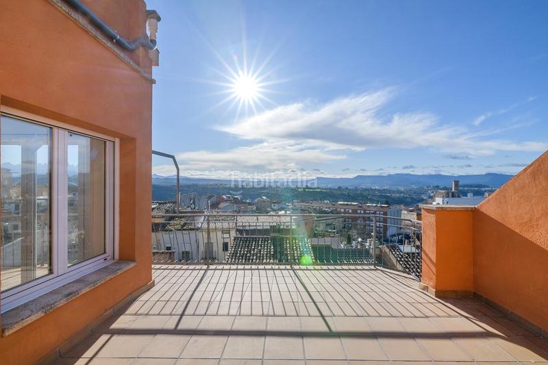 Foto 7ad8b24c-dd13-464b-a10c-6f6e59abcca3. Ático vivienda reformada con terraza panorámica en venta en Manresa