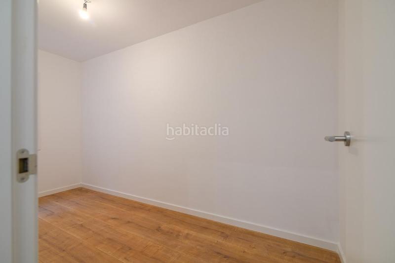 Foto 7e5383a2-72eb-4bb0-b347-6484593ba036. Ático vivienda reformada con terraza panorámica en venta en Manresa