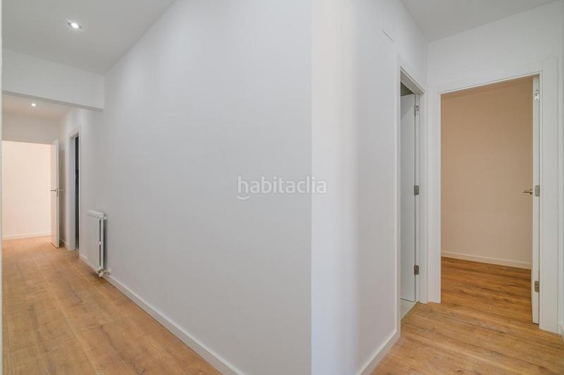 Foto 8b0e6106-8193-43c2-a127-e3abab2d941d. Ático vivienda reformada con terraza panorámica en venta en Manresa
