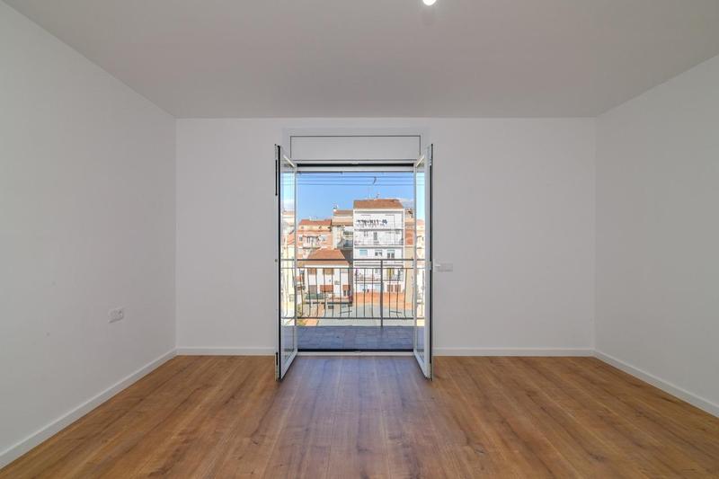 Foto 8f9de78b-de6f-48f5-917e-23b646057a0a. Ático vivienda reformada con terraza panorámica en venta en Manresa
