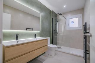 Àtic  Carrer sant llorenç brindisi. Vivienda reformada con terraza panorámica en venta en manresa