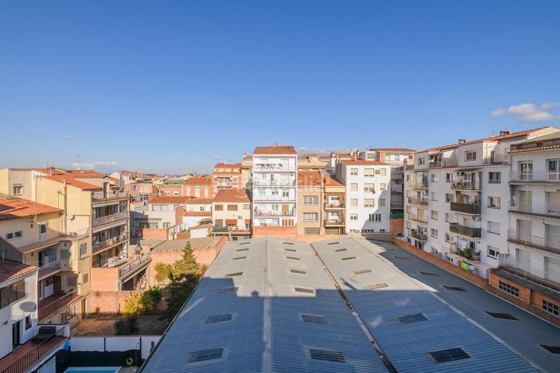 Foto 95e85a93-58e5-4a83-ad38-2271c638dd10. Ático vivienda reformada con terraza panorámica en venta en Manresa