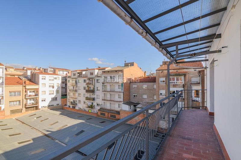 Foto 96575960-d9e2-4e42-a159-f95bc374ce02. Ático vivienda reformada con terraza panorámica en venta en Manresa