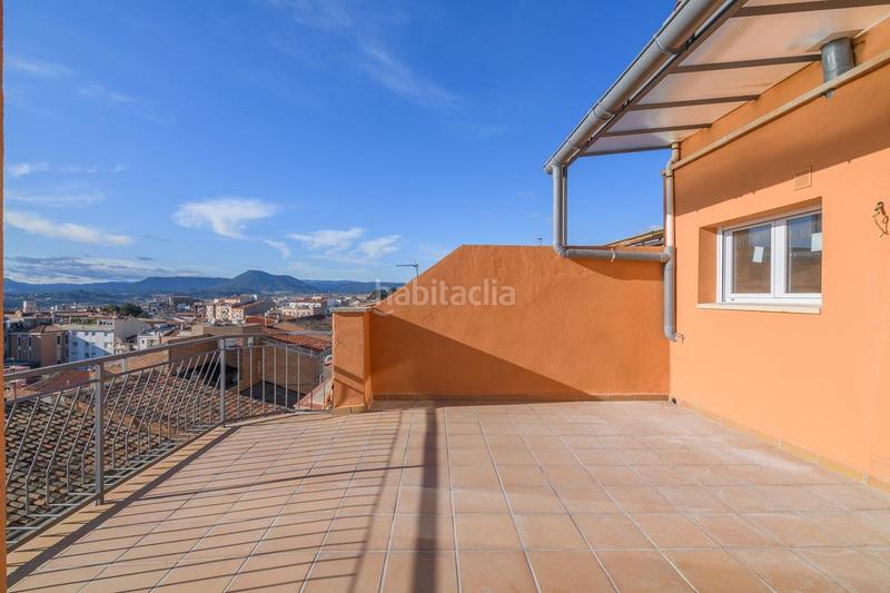 Foto 98b3860a-e70d-46cc-82f8-847d93de9a04. Ático vivienda reformada con terraza panorámica en venta en Manresa