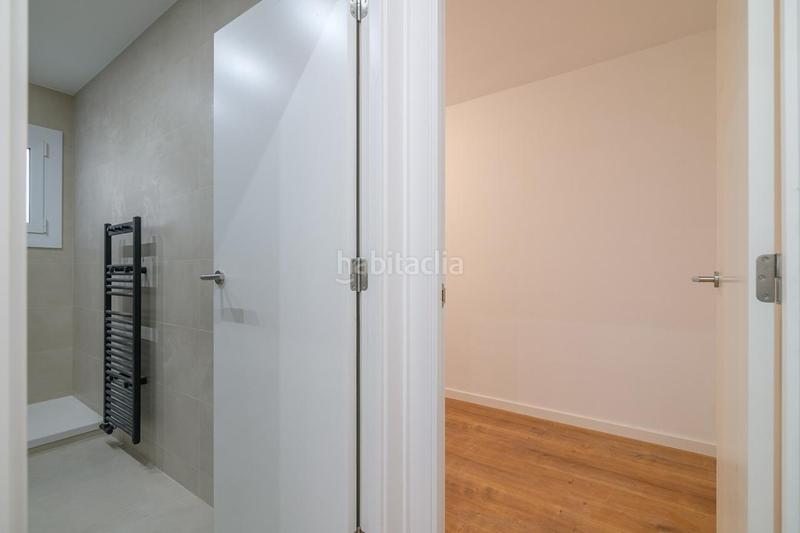 Foto a23fca33-ecea-4e6d-855c-fc071c9f5d20. Ático vivienda reformada con terraza panorámica en venta en Manresa