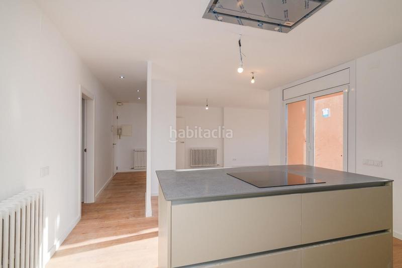 Foto f0a17a72-a9b6-4722-ac30-51b6d638fdea. Ático vivienda reformada con terraza panorámica en venta en Manresa