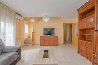 Duplex in Escodines. Dúplex de 4 habitaciones con balcones, solárium y plaza de aparc