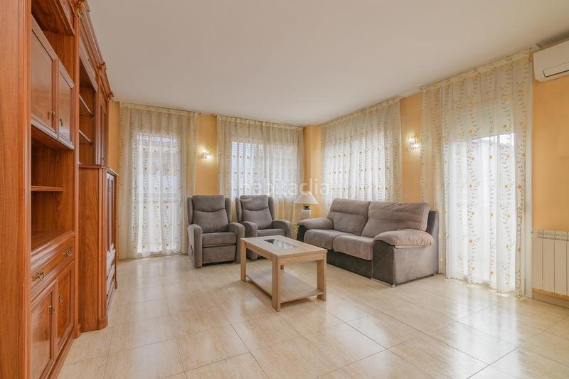 Foto 0df4b079-5011-4964-8ff0-411ba44e7a7b. Dúplex  de 4 habitaciones con balcones, solárium y plaza de aparcamiento en Manresa