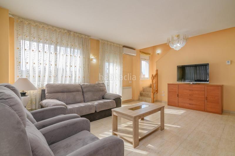 Foto 1ab14a9b-1e26-4781-a788-01b598d74d71. Dúplex  de 4 habitaciones con balcones, solárium y plaza de aparcamiento en Manresa