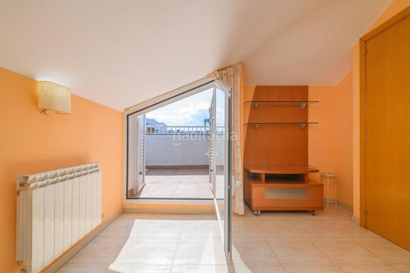 Foto e280ac7a-be0f-4b4e-9bf4-0c0b10a83a0f. Dúplex  de 4 habitaciones con balcones, solárium y plaza de aparcamiento en Manresa