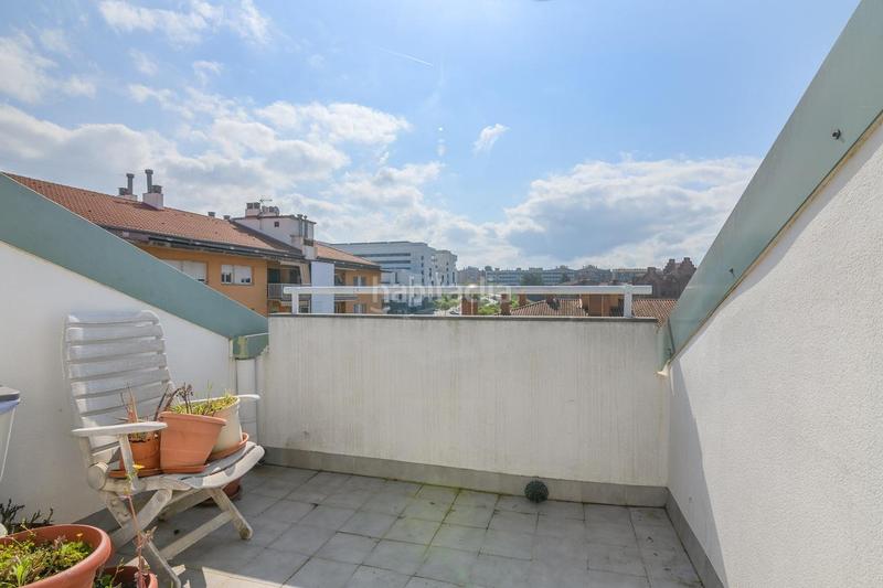 Foto e5bc6b1c-82d8-4daf-aa5c-b96d9d8498e3. Dúplex  de 4 habitaciones con balcones, solárium y plaza de aparcamiento en Manresa