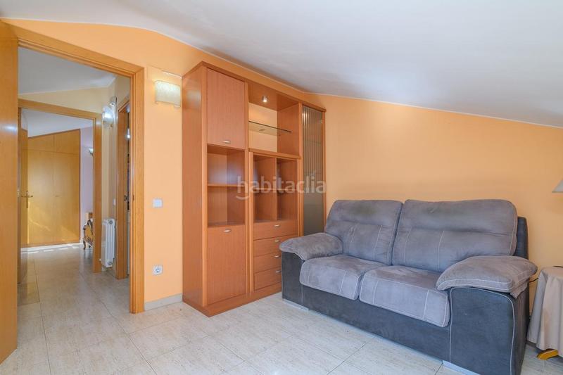 Foto e938284a-50e2-48f2-9c3a-1d585f2827bd. Dúplex  de 4 habitaciones con balcones, solárium y plaza de aparcamiento en Manresa