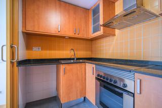 Appartement à Barri Mion - Puigberenguer. Piso con balcón, piscina y parking en ametllers  tocando la zona