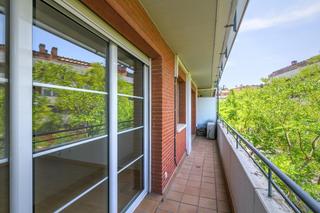 Pis a Barri Mion - Puigberenguer. Piso con balcón, piscina y parking en ametllers  tocando la zona