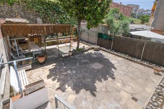 Maison à Escodines. Casa de tres plantas, con patio espacioso, en manresa