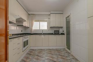 Pis a Font dels Capellans - Sagrada Familia. Amplia vivienda de 4 habitaciones en venta en la font dels capel