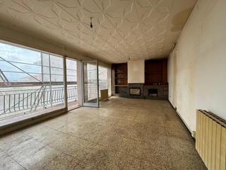 Pis a Sallent. Gran oportunidad! vivienda con mucho potencial en finca de slo