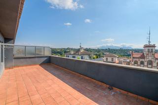 Rent Duplex in Valldaura-Carretera de Cardona. Dúplex impecable en alquiler con parking y trastero