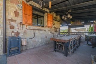 Chalet in Fonollosa. Canet de fals casa de piedra en planta baja con amplio porche y