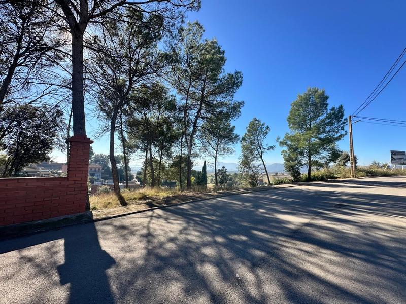 Foto f3c4cc5b-aa14-4381-9e5d-9e2b77698780. Residential plot in carrer de l'alzina 6 in Santpedor