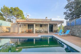 Chalet en Castellnou de Bages. Torre con piscina y 595 m de terreno en pinedes de castellnou